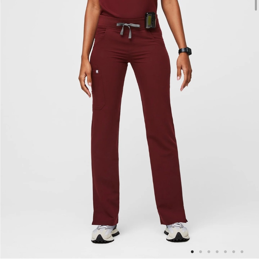 Figs Kade Cargo scrub pants size S small burgundy